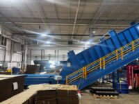 steel apron conveyor,chain apron conveyor,incline conveyor,baler feed conveyor,recycling conveyor,cardboard conveyor,scrap conveyor,heavy duty chain conveyor,industrial incline conveyor,steel chain conveyor,used apron conveyor,used baler conveyor,corrugated scrap conveyor,76 inch conveyor