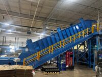 steel apron conveyor,chain apron conveyor,incline conveyor,baler feed conveyor,recycling conveyor,cardboard conveyor,scrap conveyor,heavy duty chain conveyor,industrial incline conveyor,steel chain conveyor,used apron conveyor,used baler conveyor,corrugated scrap conveyor,76 inch conveyor